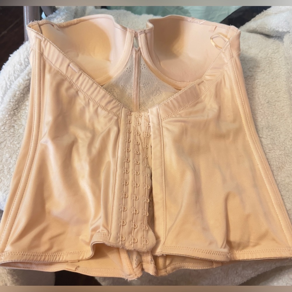 Cassandra Intimates 36B corset. - Picture 2 of 3
